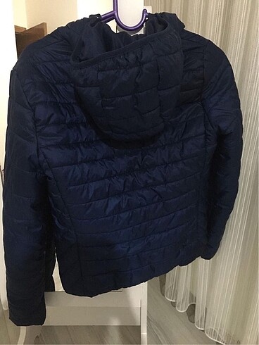 xs Beden lacivert Renk Bershka mont orijinal ürün hiç bir hasarı yoktur mevsimlik mont