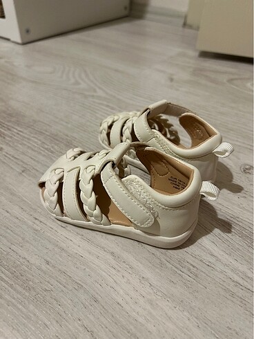 18 Beden beyaz Renk H&m baby sandalet