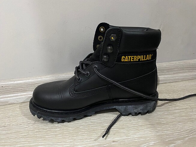 Caterpillar Kadin Bot