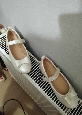 Klasik Beyaz Fiyonk Detaylı Kız Babet - Görsel 2