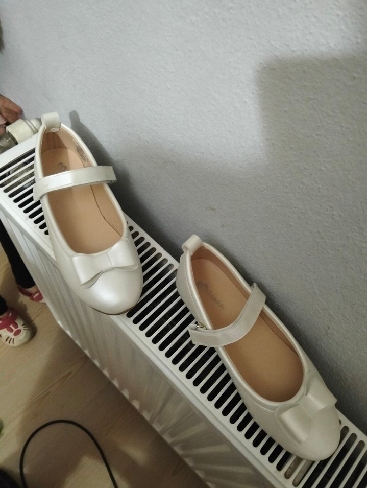 Klasik Beyaz Fiyonk Detaylı Kız Babet - Görsel 2