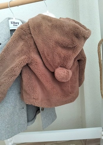 Kız Çocuk Kapüşonlu Kahverengi Peluş Mont - Görsel 2