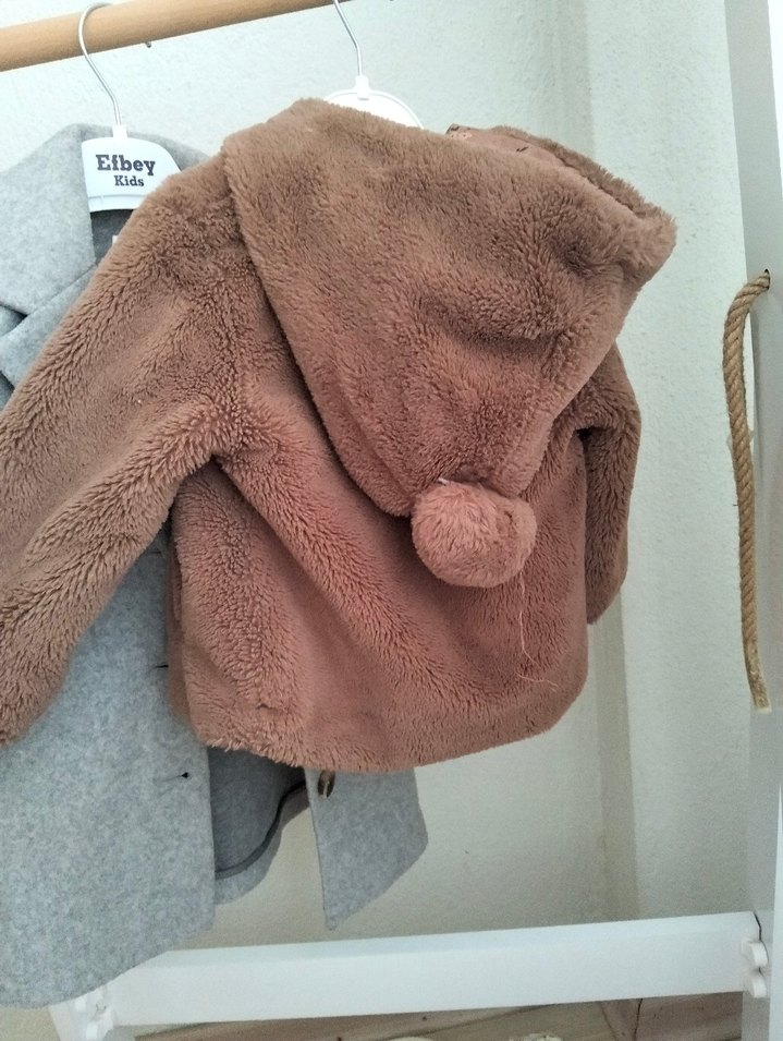 Kız Çocuk Kapüşonlu Kahverengi Peluş Mont - Görsel 2