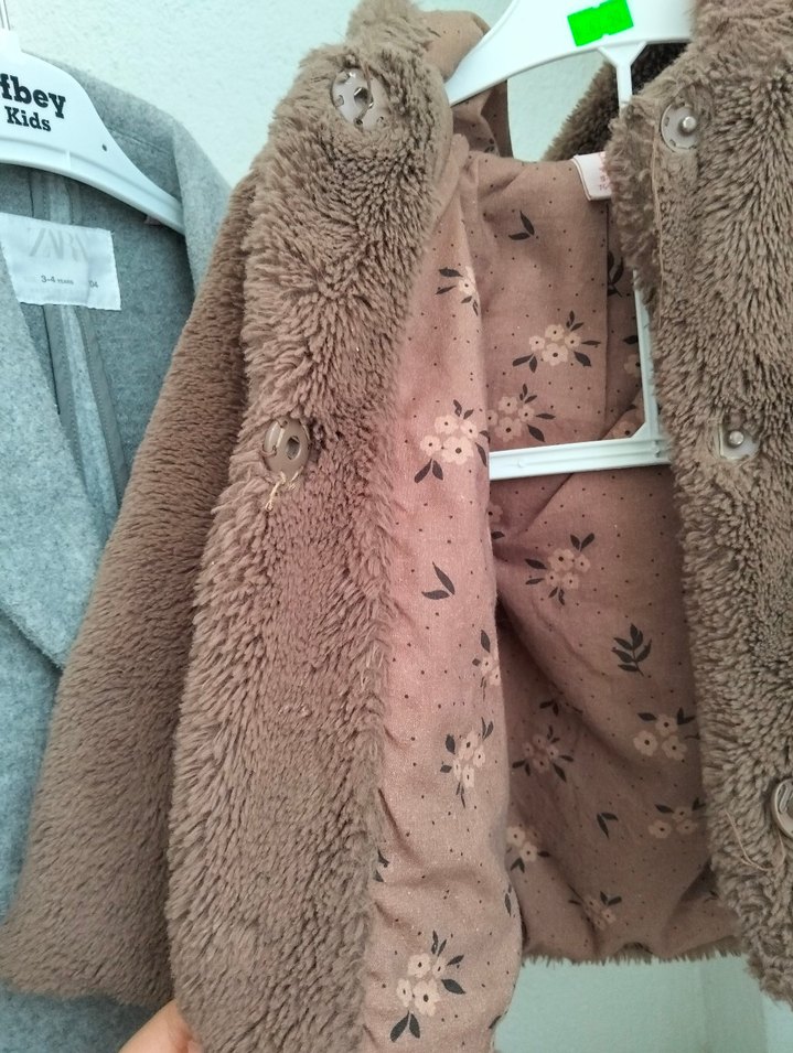 Kız Çocuk Kapüşonlu Kahverengi Peluş Mont - Görsel 4