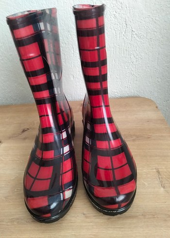 Kızlar için Kareli Kırmızı Kauçuk Bot - Görsel 3