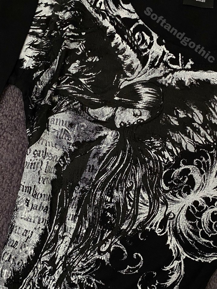 Zincir Detaylı Siyah Gotik V Yaka Bluz - Görsel 2