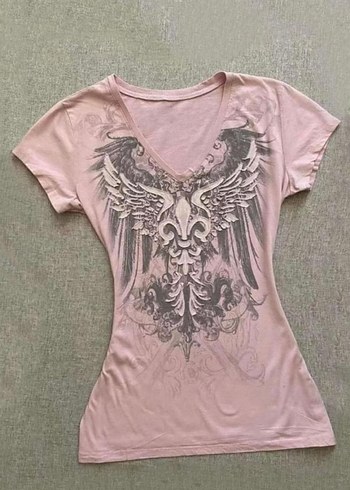 Diğer Kemerli V Yaka Pembe Gotik Baskılı Kadın Tişört