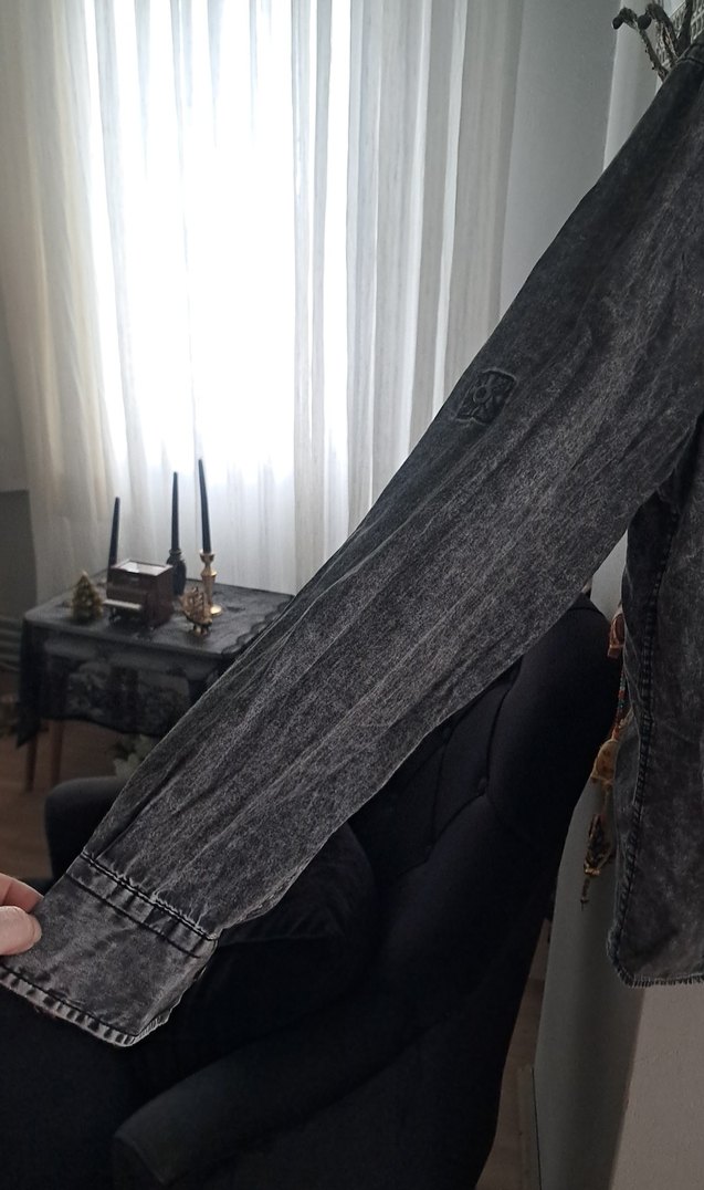 Gri Erkek Denim Düğmeli Uzun Kollu Gömlek yenı gibi - Görsel 3