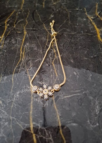 Altın Renkli Boncuklu Çiçek Desenli Bileklik - Görsel 3