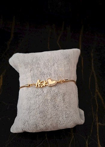 Zincir Detaylı Altın Renk Kadın Bileklik - Görsel 3