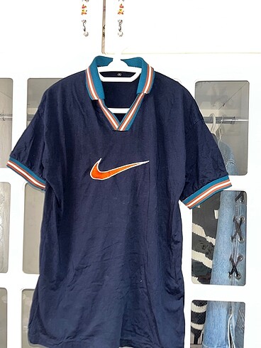 Nike amblemli yakalı tişört