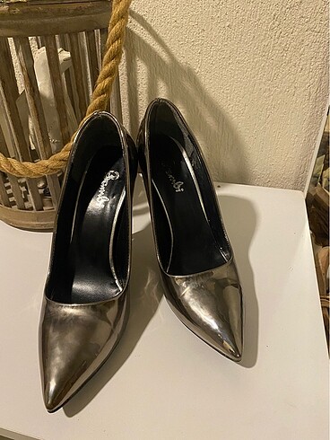 Metalik renk stiletto