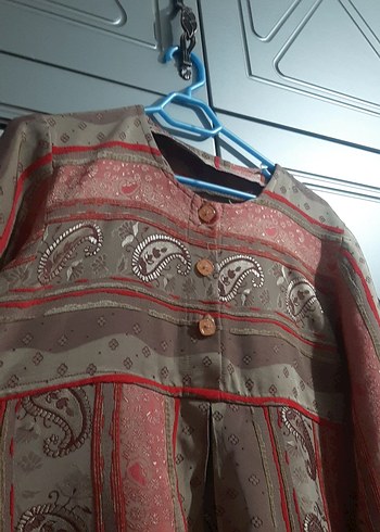 Desenli Bej Robali elbise - Görsel 3