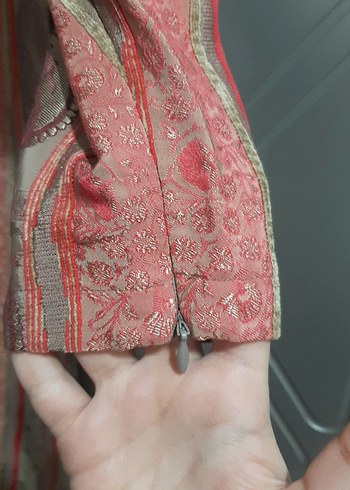 Desenli Bej Robali elbise - Görsel 4