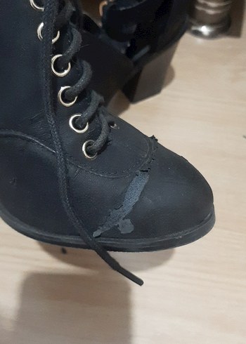 Tokalı Siyah Deri Gotik Topuklu Bot - Görsel 5