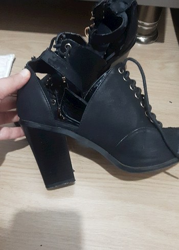 Tokalı Siyah Deri Gotik Topuklu Bot - Görsel 6