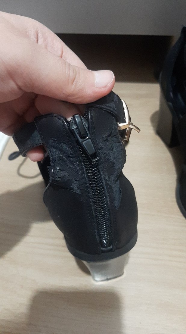 Tokalı Siyah Deri Gotik Topuklu Bot - Görsel 3