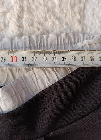 Trendyol & Milla Siyah beli beyaz şerit lastikli kumaş pantolon.