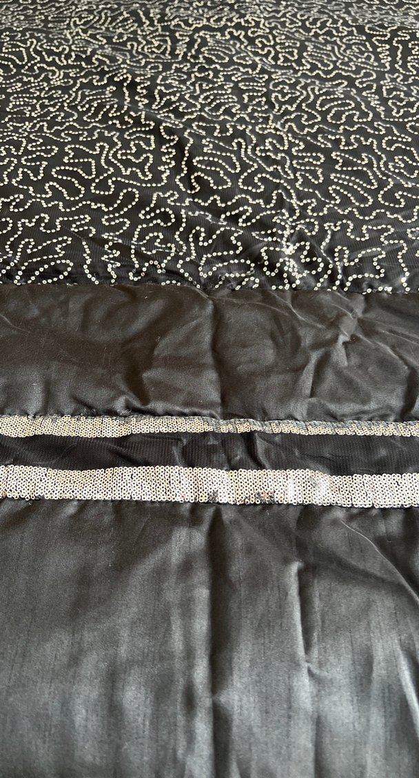 Koyu Gri Nakışlı Yatak Örtüsü - Görsel 2