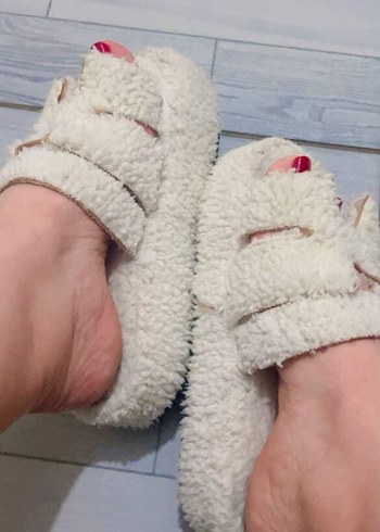 Diğer Beyaz Peluş Tabanlı Kadın Ev Terliği.