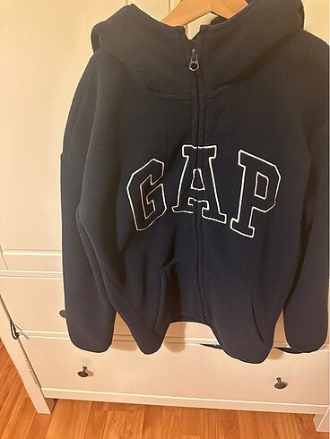 GAP sweatshirt