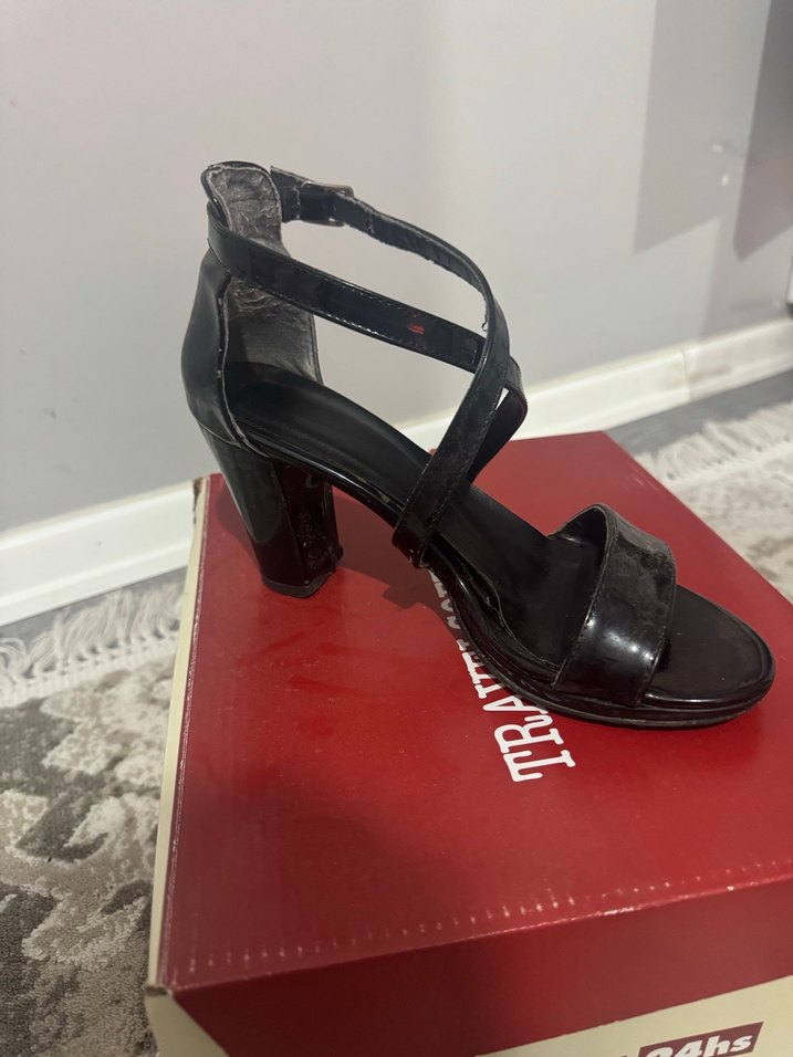 Kemerli Siyah Yılan Desenli Topuklu Ayakkabı - Görsel 2