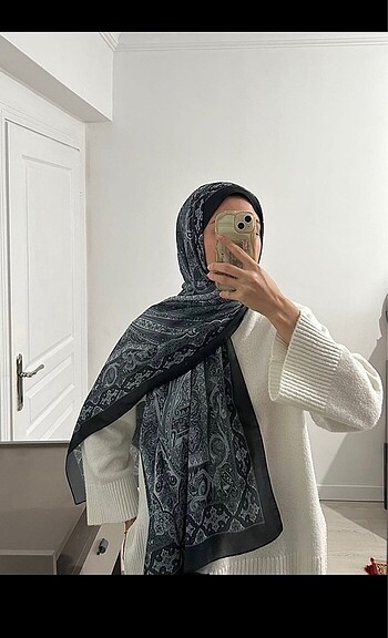 Siyah desenli şal