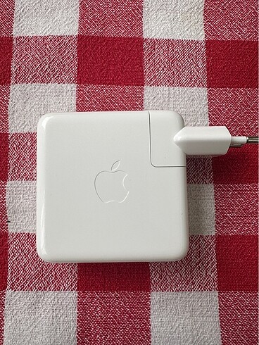 Apple 61W USB-C Güç Adaptörü