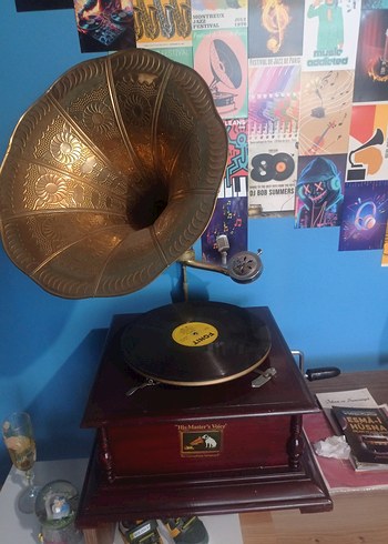 Altın Renkli Nostaljik Gramofon