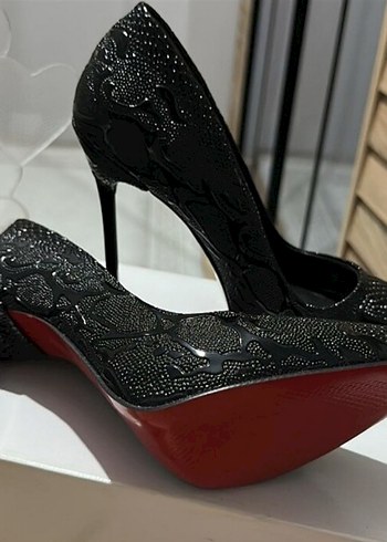 Kırmızı taban ince topuklu stiletto