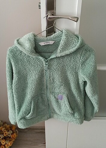 8 Yaş Beden yeşil Renk Çağla yeşili onu fermuarlı sweatshirt..