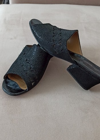 Koyu Siyah Yılan Desenli Dolgu Topuk Terlik - Görsel 5