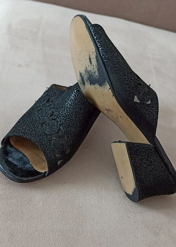 Koyu Siyah Yılan Desenli Dolgu Topuk Terlik - Görsel 3