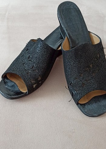 Koyu Siyah Yılan Desenli Dolgu Topuk Terlik - Görsel 2