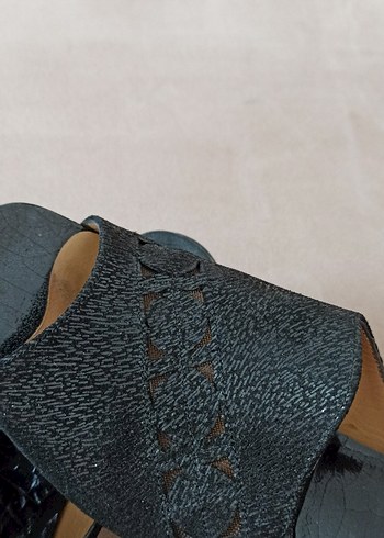 Koyu Siyah Yılan Desenli Dolgu Topuk Terlik - Görsel 4