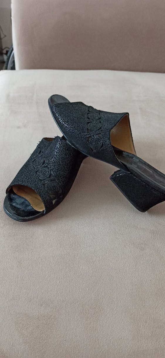 Koyu Siyah Yılan Desenli Dolgu Topuk Terlik - Görsel 5