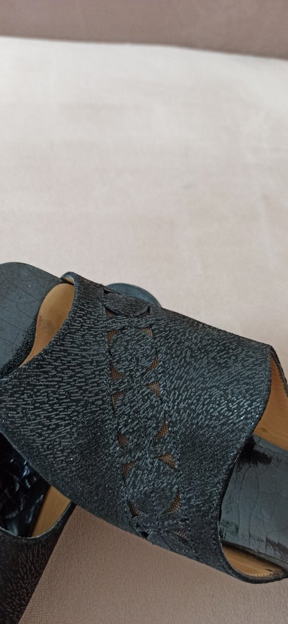 Koyu Siyah Yılan Desenli Dolgu Topuk Terlik - Görsel 4