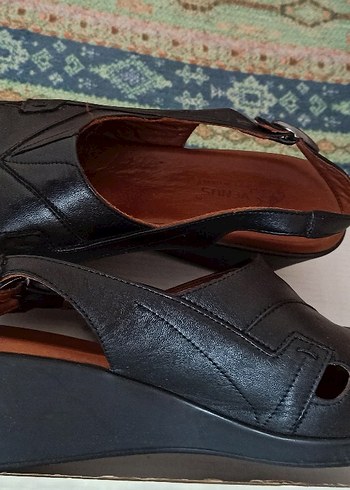 Kemer Tokalı Kahverengi Dolgu Topuk Kadın Sandalet - Görsel 5