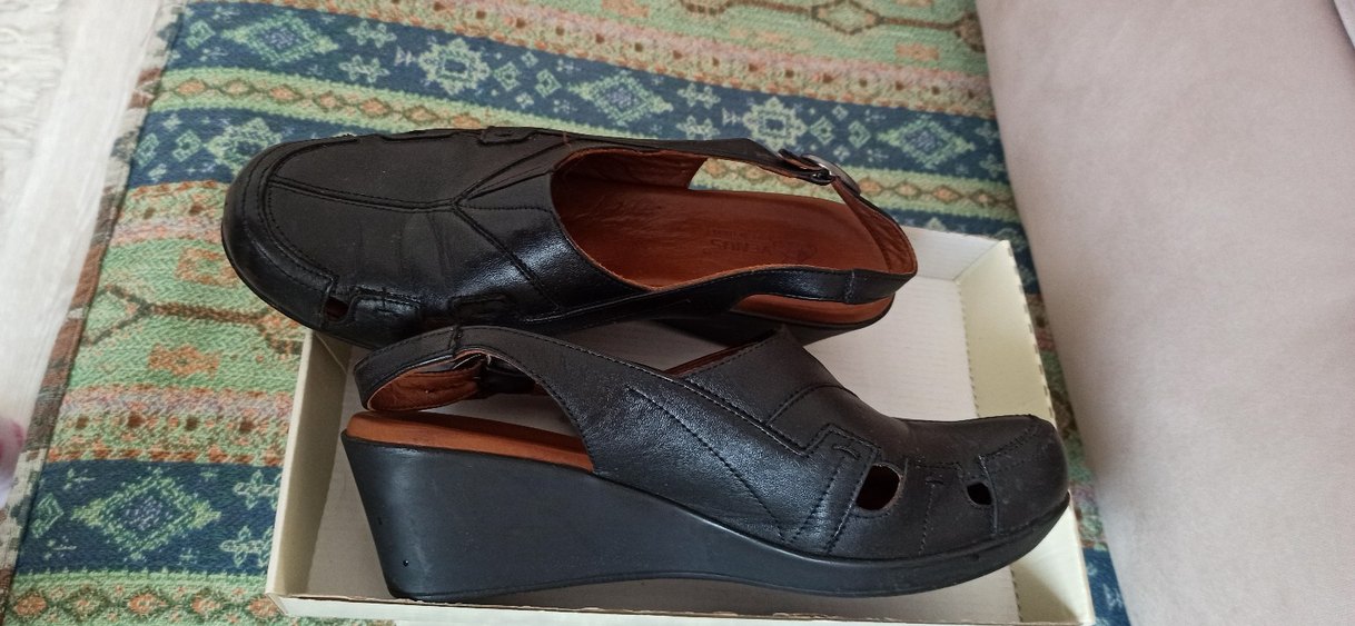 Kemer Tokalı Kahverengi Dolgu Topuk Kadın Sandalet - Görsel 5