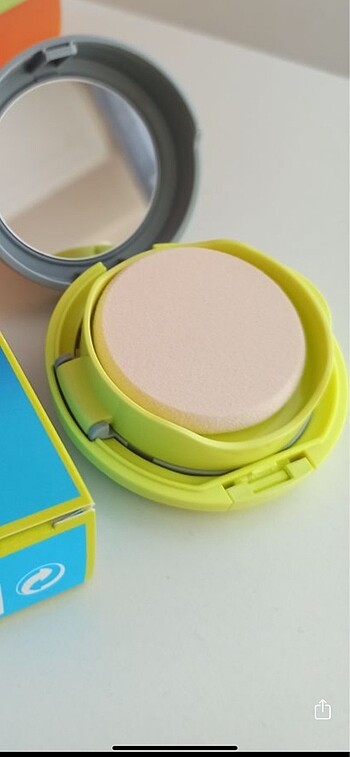 Beden Shisedio compact krem