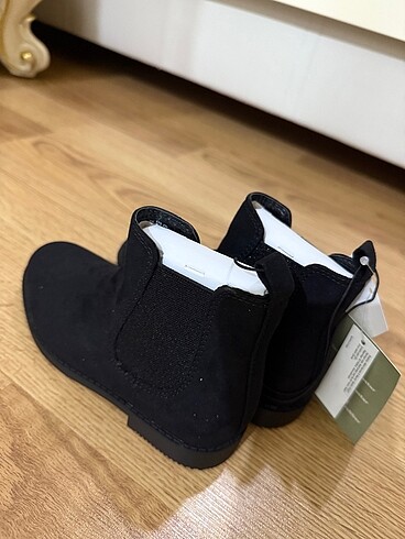28 Beden siyah Renk Sıfır kız çocuk çizme