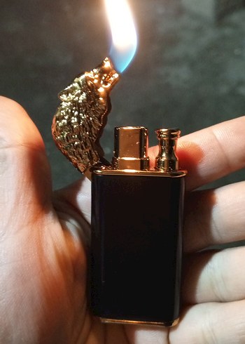 Altın Renkli Kurt Figürlü Çakmak - Görsel 2