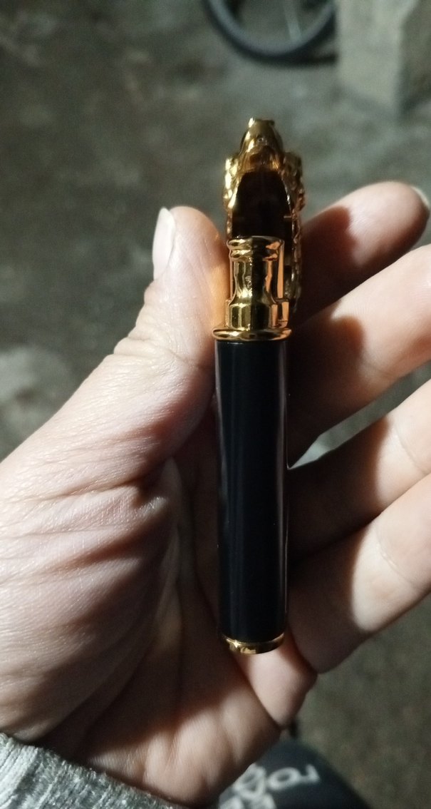 Altın Renkli Kurt Figürlü Çakmak - Görsel 4