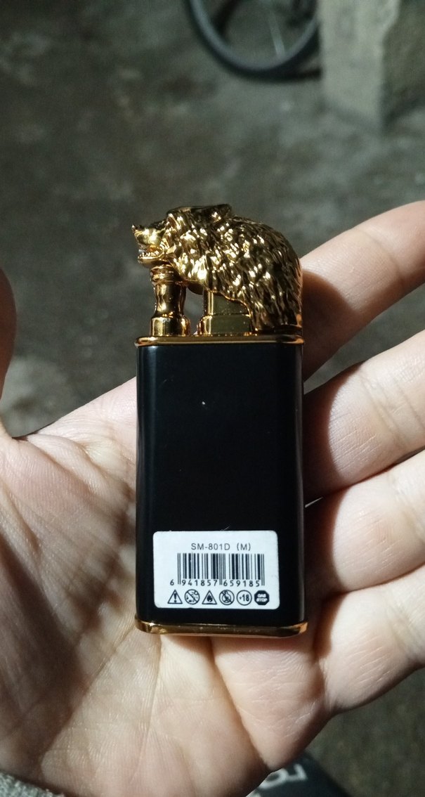 Altın Renkli Kurt Figürlü Çakmak - Görsel 3