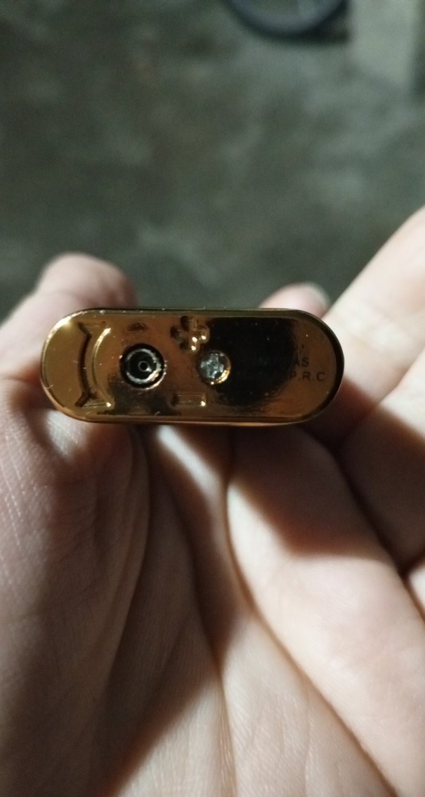 Altın Renkli Kurt Figürlü Çakmak - Görsel 5