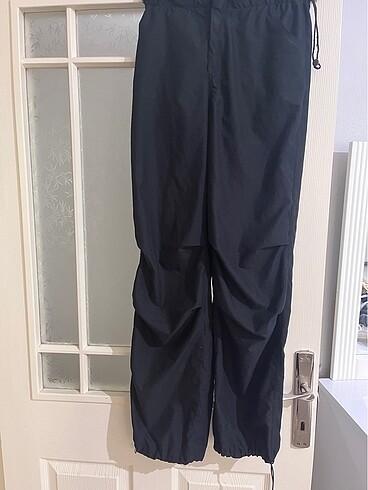 Siyah paraşüt pantolon