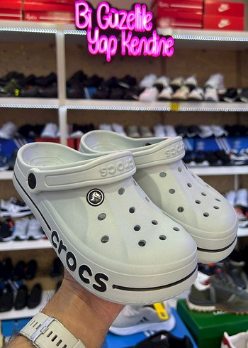 Crocs Beyaz Kadın Terlik Velcro Bantlı
