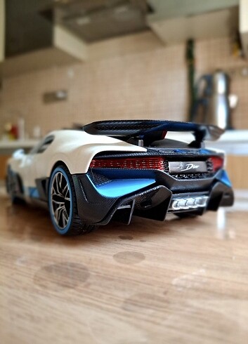  Beden Bugatti Divo