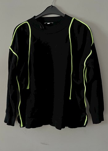 Siyah Neon Detaylı Sweatshirt
