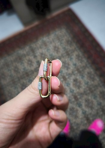 Minimalist Altın Renk Mini Kemerli Küpe - Görsel 3